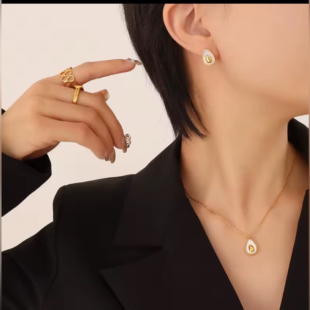 18K Gold Avocado W/ Seashell Accents Earring Set Minimalist Bohemian No Fade - Picture 8 of 9